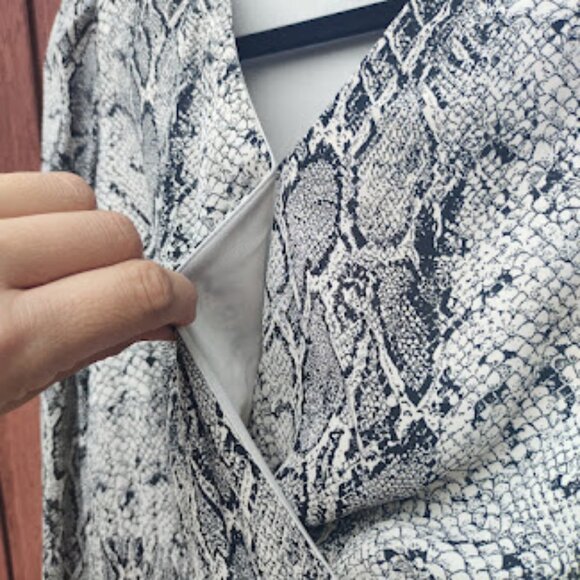 BANANA REPUBLIC | Snakeskin Fit-And-Flare Ruffle Hem Long Sleeve Mini Dress S - Picture 6 of 13